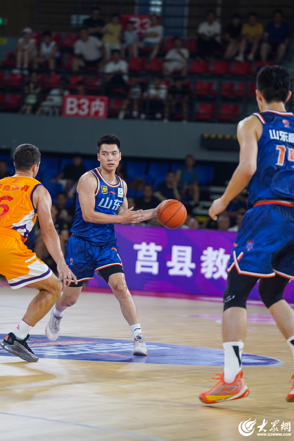 九游官网主页-关于转折点！山东男篮造点机会，NBA总决赛窗口期攻防权衡，媒体盛赞，阵容厚度经受考验的信息